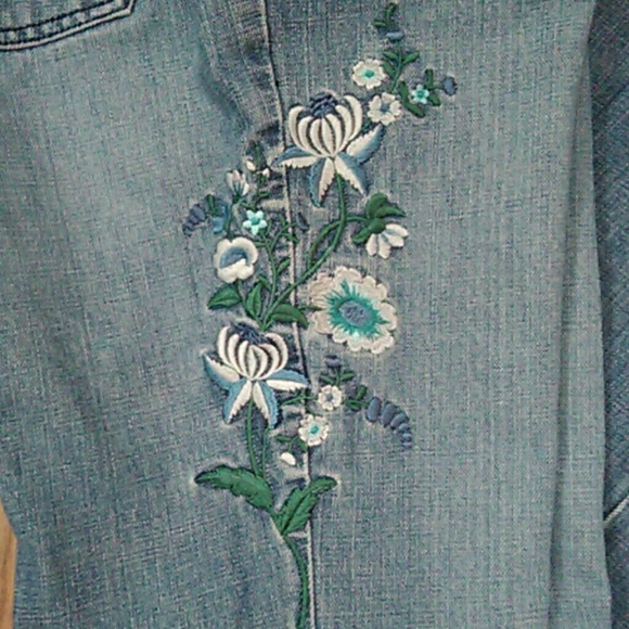 • 💛 Liz Claiborne Denim Embroidery Jeans • - Picture 7 of 9